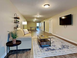 Mins to Downtown & Raceway Rookwood Retreat 1 - 2