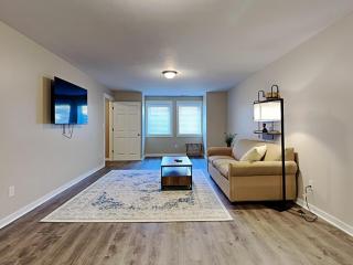 Mins to Downtown & Raceway Rookwood Retreat 1 - 9