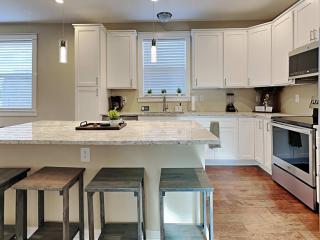 Mins to Downtown & Raceway Rookwood Retreat 1 - 9