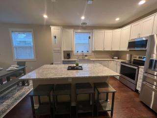 Mins to Downtown & Raceway Rookwood Retreat 2 - 8