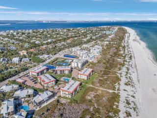 2BR 1st floor beachfront condo on Sanibel Island Sandalfoot 5A1 - 9