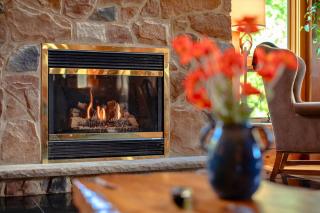 Rustic Ridge Log Cabin: Hot Tub, Games, Views! - 9