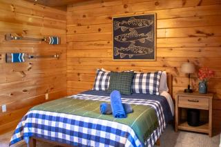 Rustic Ridge Log Cabin: Hot Tub, Games, Views! - 1