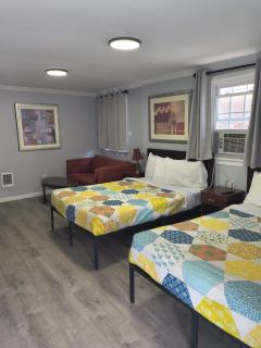 Seven Dwarfs Motel & Cabins - Lake George - 1