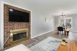 Near NC State Campus & Downtown - The Maple Marvel - Raleigh - 3