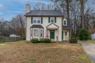 Near Parks Trails & Downtown Raleigh Retreat - Raleigh - 0