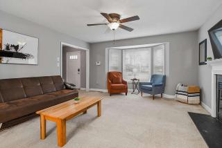 Near Parks Trails & Downtown Raleigh Retreat - 4