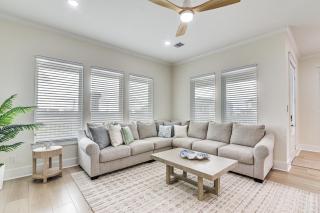 Walk to Beach Galveston Gem with Pool Access - Galveston - 7
