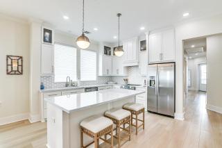Walk to Beach Galveston Gem with Pool Access - Galveston - 2