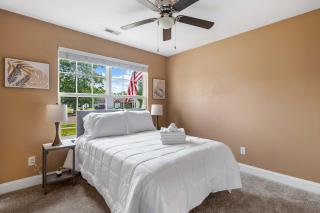 Near Airport-20 Min to Downtown- Chucktown Retreat - 7