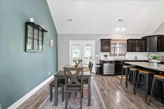Mins to Downtown & Ft Campbell - Lux at Lancelot - 1