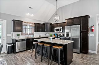 Mins to Downtown & Ft Campbell - Lux at Lancelot - 8