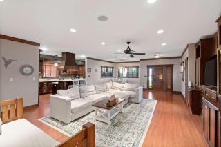 5 Minutes to Campbell - Clarksville Craftsman - 3