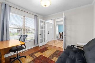 Huge Yard&Deck Mins to Airport - Beds on Brewster - 7
