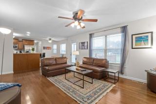 Huge Yard&Deck Mins to Airport - Beds on Brewster - 3