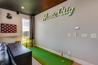 Skyline Views Nashville Townhome 3 Mi to Broadway - 4