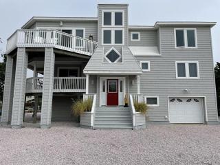 Lagoon Front, Loveladies, Dock, Decks, Beach Badges, Bikes, Ping Pong Table, Foosball, Wifi,gorgeous Reverse-Living Loveladies Contemporary On A, - Loveladies - 0