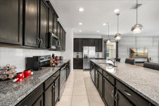 9 Bedrooms 65 Bathrooms Solara 1829Cv - 2