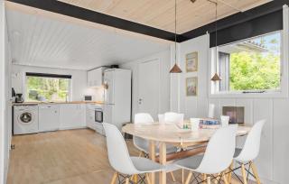 2 Bedroom Pet Friendly Home In Knebel - Knebel - 5