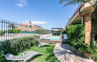 Beach Front Home In Brucoli - 1