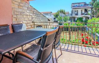 1 Bedroom Beautiful Apartment In Vir - Vir - 9