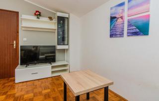 1 Bedroom Beautiful Apartment In Vir - Vir - 3
