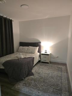2 bedroom cozy suite in NW edmonton with separate entrance, FreeWifi, driveway Parking, Netflix, AC, airport pickup - Edmonton - 8