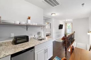 Mins from Downtown - Campbell Carriage House - Clarksville - 9