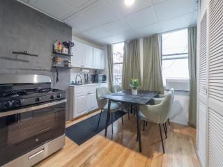 Sage Stay by the Train, We Pay Half Your Parking, 2 Queen Beds plus Sleeps 6 - Hoboken - 4