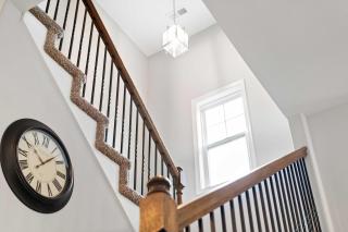 Minutes from Downtown - The Comfy Navy Nestler - 2