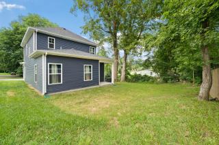 Minutes from Downtown - The Comfy Navy Nestler - 6