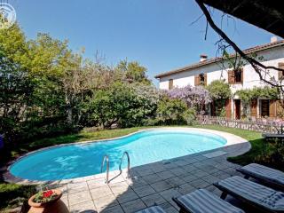 Découvrez ce gîte champêtre avec spa, sauna, piscine et jardin privatif à Essertines-en-Donzy - FR-1-496-200 - Essertines-en-Donzy - 2