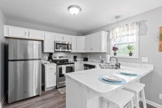 1-Mile to Downtown Clarksville Queen-City Comfort - 5