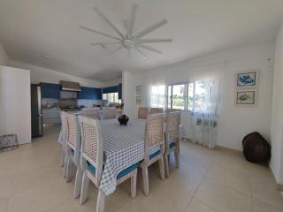 Luxury Oceanfront Villa with Heated Pool, Jacuzzi, AC, BBQ, Starlink Wi-Fi, Chef's Kitchen, Staff Included, Mountain Views, Near El Quemaito, San Rafael, and Los Patos Beach - 7