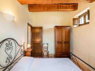 Gorgeous Apartment with Pool near Sibillini Mountains - 4