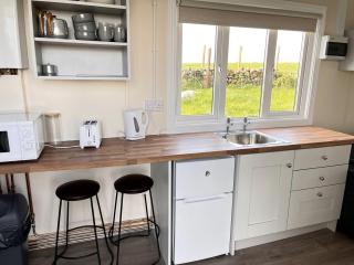 Fantastic Off-Grid Tiny House Fully Equipped with Beautiful Countryside Views in Ireland - Oldcastle - 3