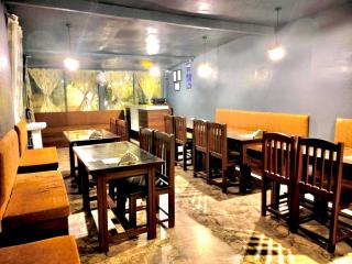 Hotel Iceland - Srinagar - 4