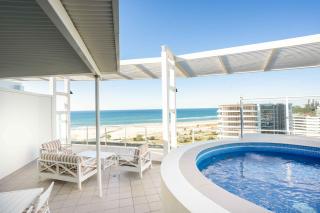 Coastal Penthouse 3BR Luxe Living Over Kirra Beach - Gold Coast - 0