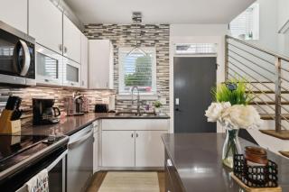 Modern 3-Story Townhome w Rooftop & City Views - 9