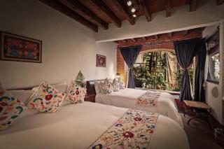 Mesón De Leyendas Breakfast & Downtown - 2