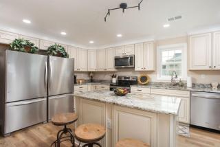 New Tropical Getaway with Pool, Games, Steps 2 Beach by myBeach Vacation Rentals - Myrtle Beach - 8