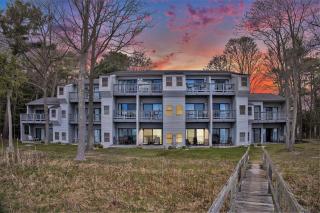 Gorgeous Lake View Deluxe Condo at The Shores - Traverse City - 6