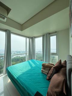 Breeze Deluxe Unit Roxas blvd - Manila - 6