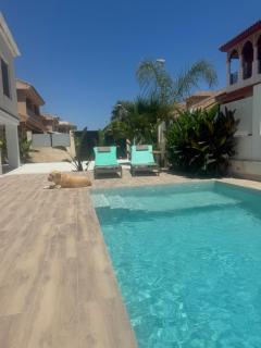 Tropical Garden Home - Cozy Ground Floor Stay - 0