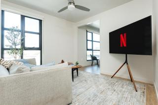 Stunning 2BR apartment steps from Santa Monica pier - 8