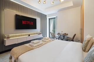 Luxury JLT Studio Lake View Metro Pool Access - 5