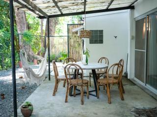 SAYA Nest Self-Service Home in Rainforest Nest with Kitchen - Pet Friendly, Monkeys, Bats! - - 4