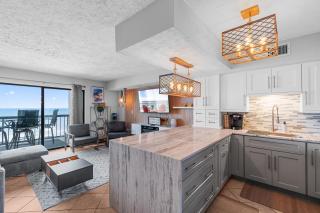 Elegant Oceanfront Escape by myBeach Vacation Rentals - Myrtle Beach - 3