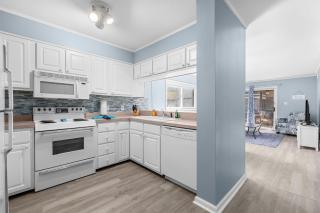 Pools, Grill, Quiet Balcony, Slps 6- Mariners Cove by myBeach Vacation Rentals - Myrtle Beach - 4
