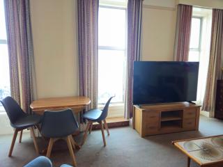 The Lookout, Elegant Sea-View Apartment with Balcony, Private Parking - Weymouth - 2